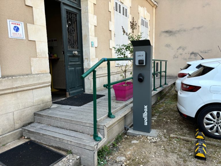 Borne de recharge 22kW Copper SB Wallbox triphasée - 86000 POITIERS