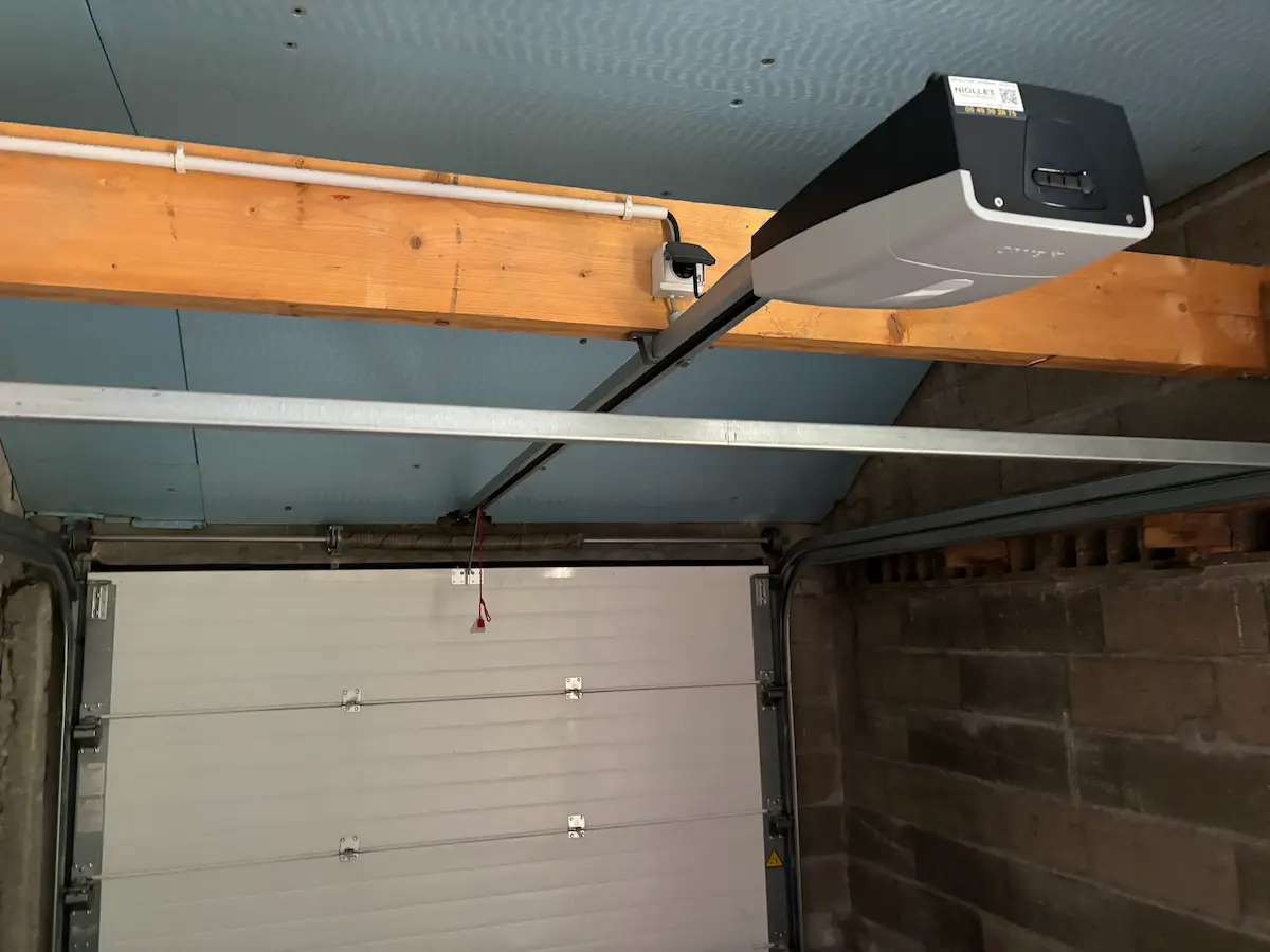 Porte de garage sectionnelle CAME Migne-Auxances
