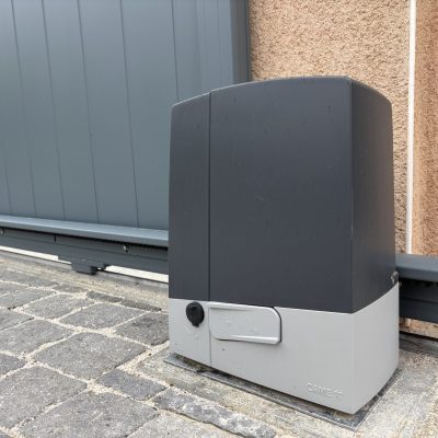 MIGNE-AUXANCES : Installation automatisme portail coulissant Motorisation Camé BXV